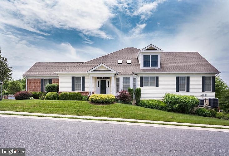 1st image of 800 Dominion Dr
