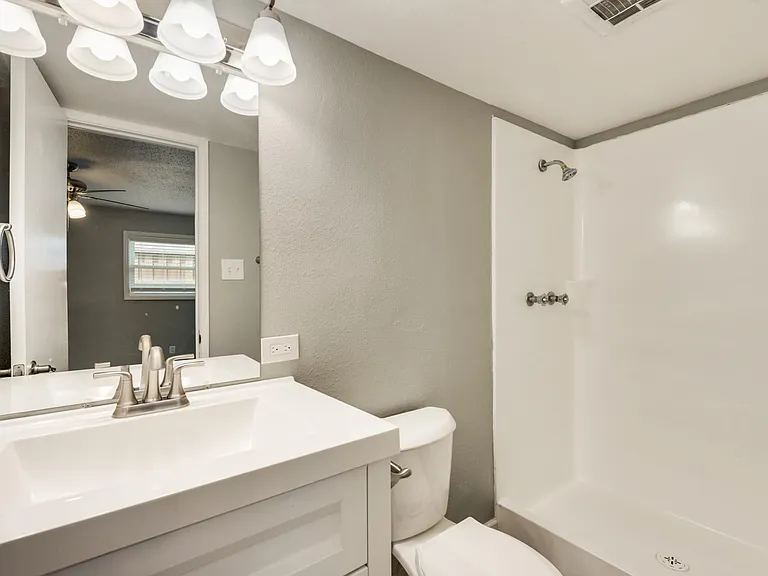 2402 Scotswood Dr — Photo 23