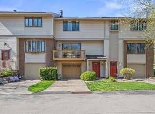 516 Hunters Path Rd, Bridgeville, PA 15017