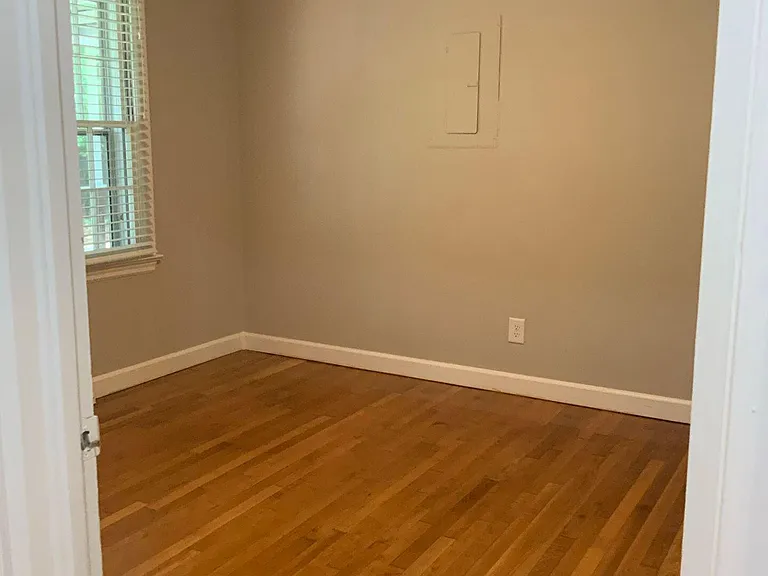 1101 N Poplar St — Photo 8