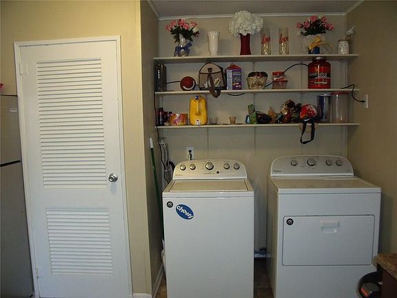 4th image of 8 Hillcrest Ct