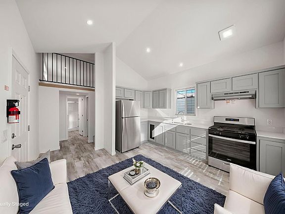 5th image of 742 Francisco Blvd W #B22