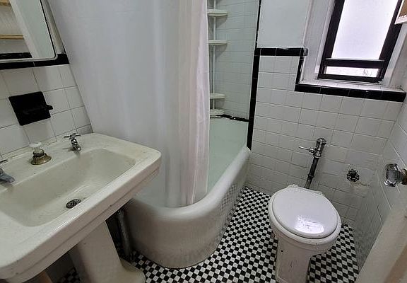 4th image of 10 Bennett Ave APT 4A