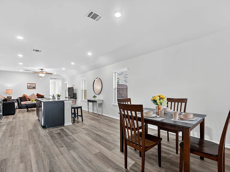906 Ramble Rd — Photo 4