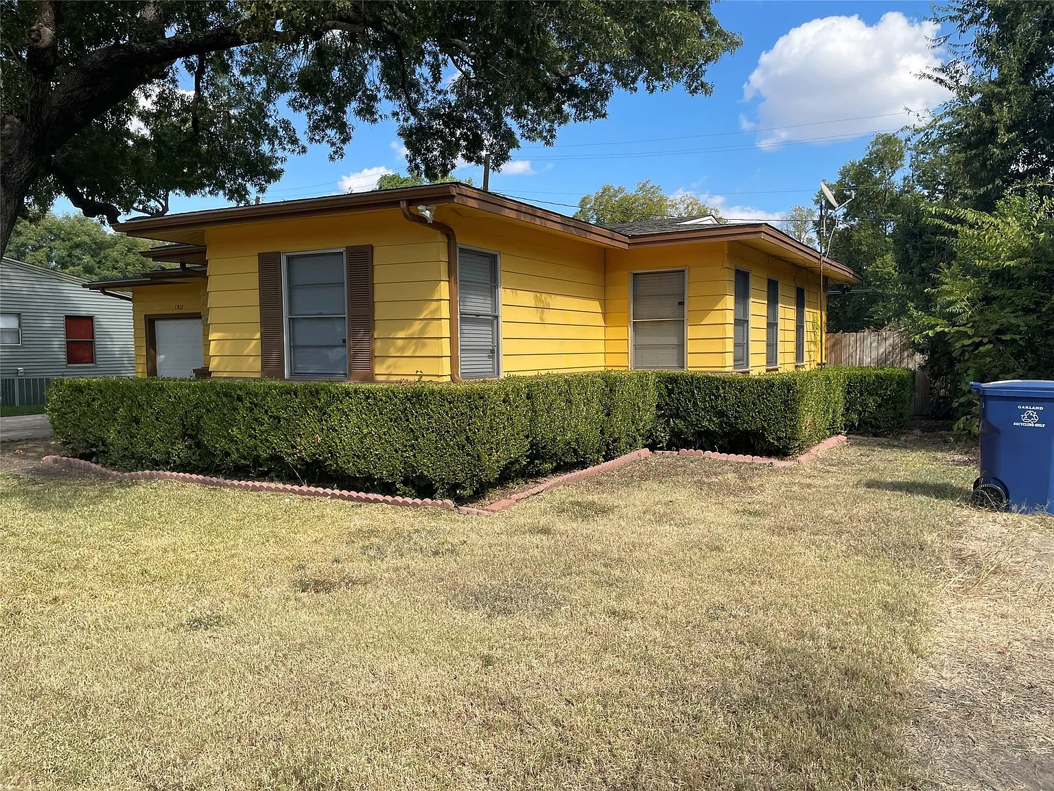 3 Bedroom House Near Downtown Garland! — Photo 3