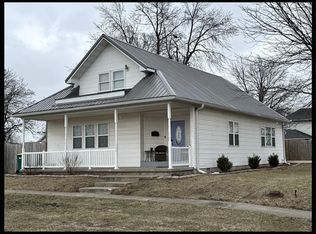 302 Jackson St, Macon, MO 63552