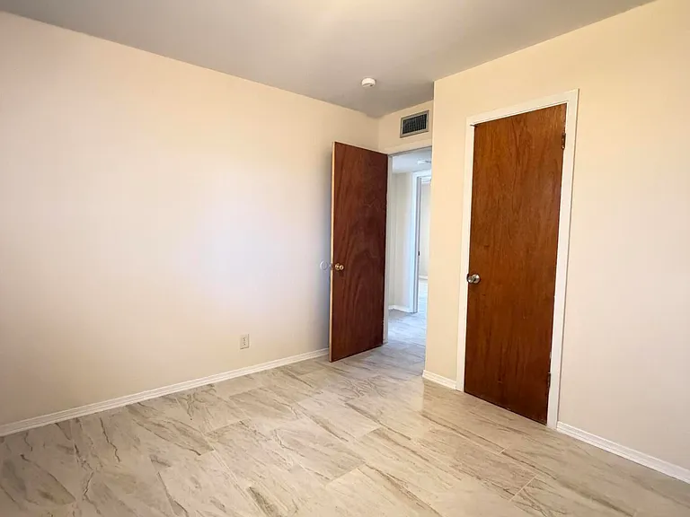 5726 Waycross Ave — Photo 15