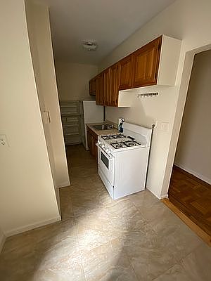 5th image of 301 Marine Ave #2B