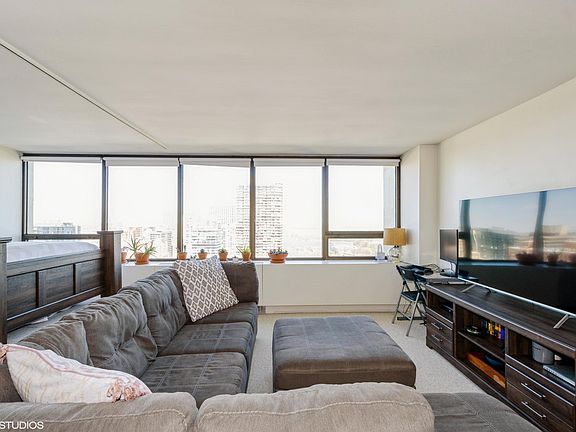 3rd image of 2800 N Lake Shore Dr APT 2509