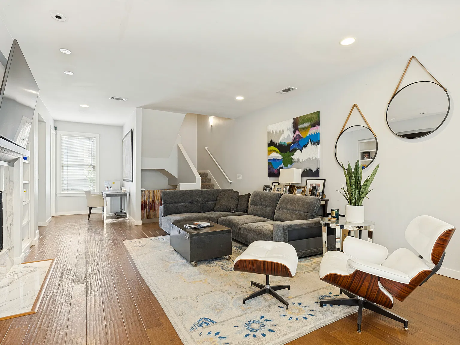 3 bed, 2949 sqft, $4,700 — Photo 2
