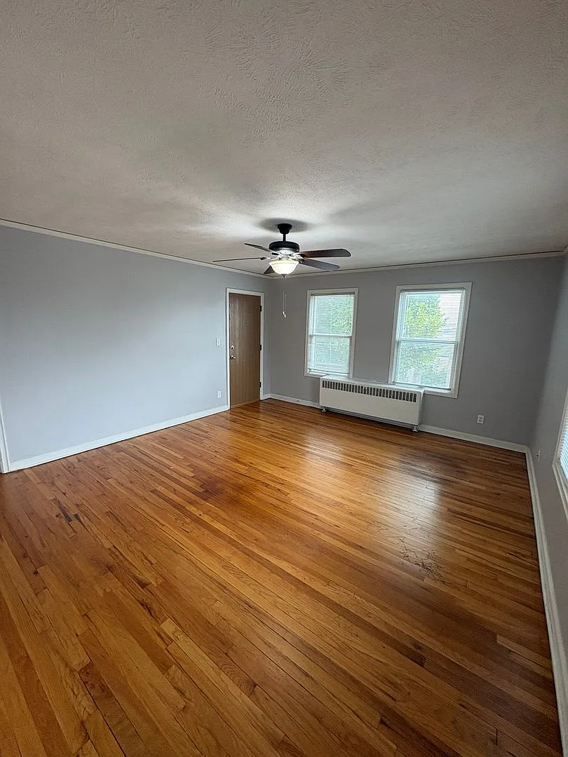 Hillside Court Apartments (304 N. 31st St) — Photo 2