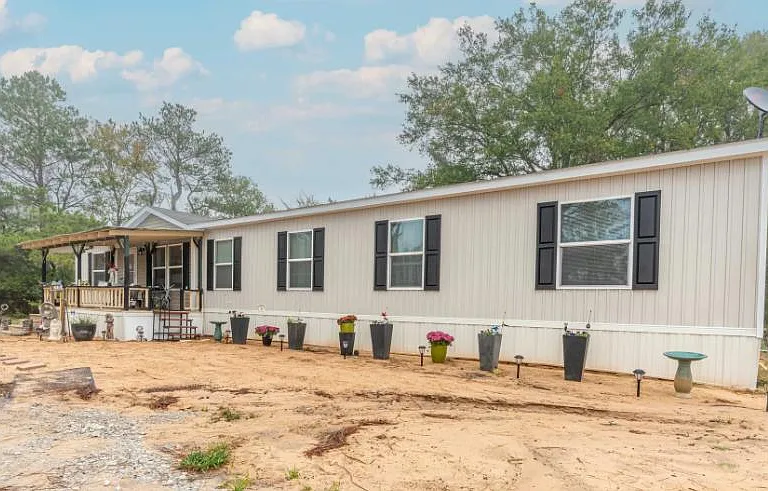 1004 County Road 2140 — Photo 4