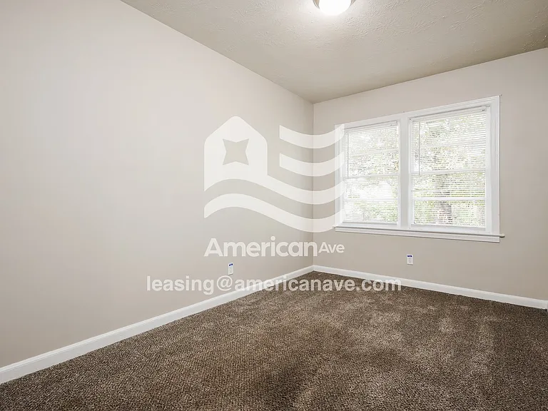 1484011_008_wm_-_main_bedroom_13251663.jpg