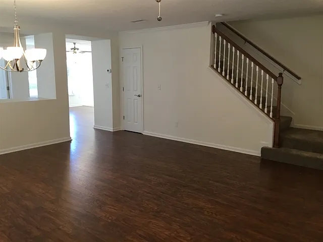 385 Bostwick Cir — Photo 23
