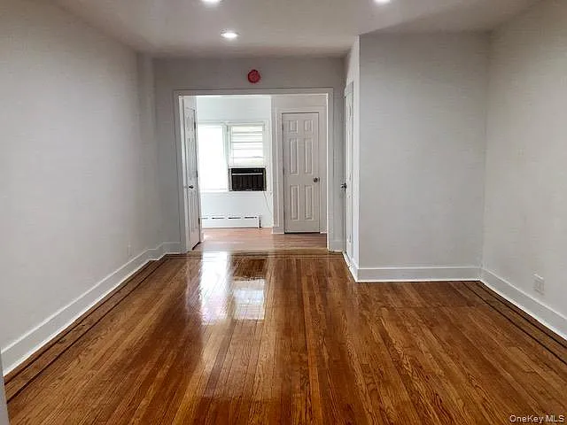 4 bed, 1.0 bath, 1200 sqft, $3,850 — Photo 2