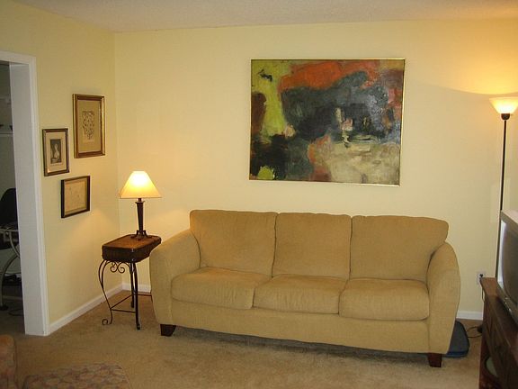 Neutral paint colors and carpet