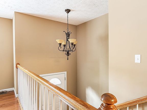 4th image of 520 Old Village Ct