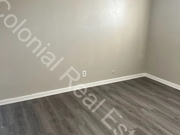 1525 N Reid St — Photo 1