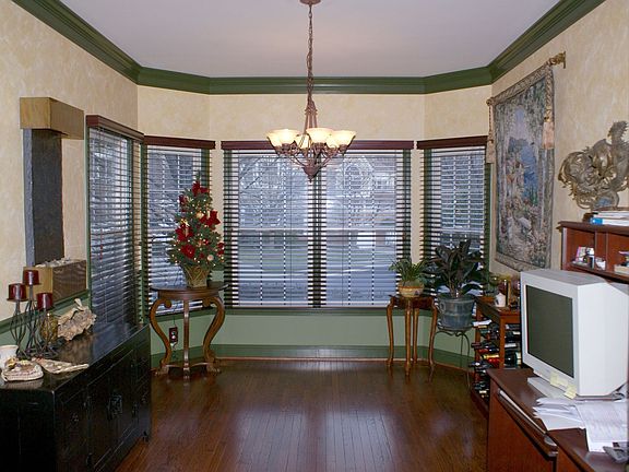 Tuscan Cafe Breakfast Nook