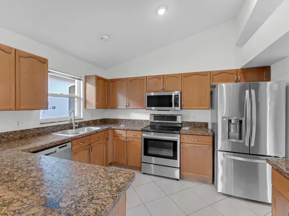 2705 Pointe Circle, Greenacres, FL 33413