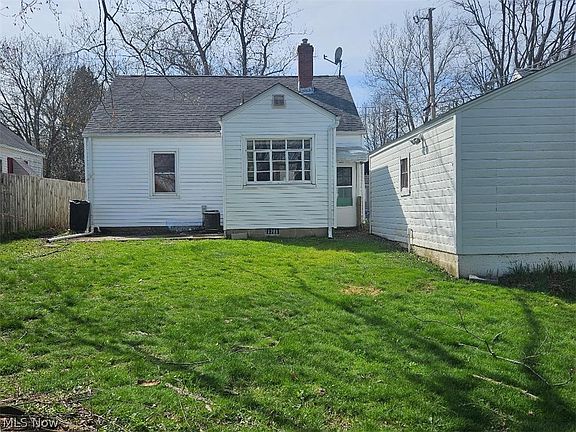 2nd image of 1681 Girard St