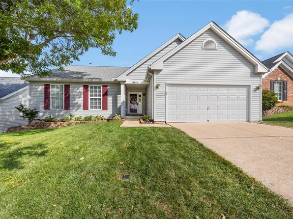 11410 Pineview Crossing Dr, Maryland Heights, MO 63043