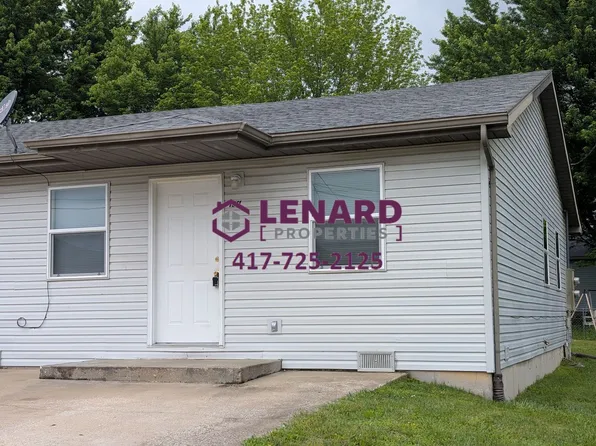 1911 E Laverne St, Bolivar, MO 65613