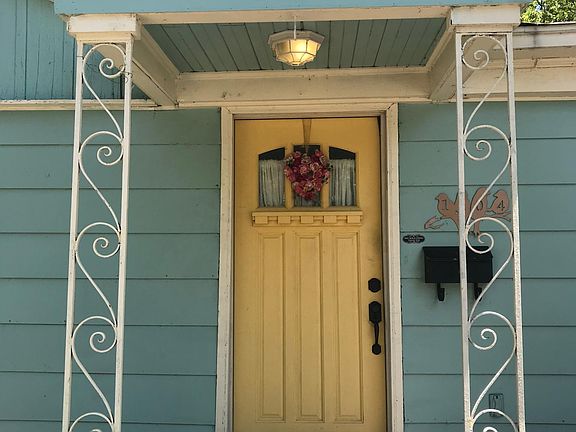 2nd image of 1104 Oak St