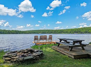 224 W Shore Dr, Hawley, PA