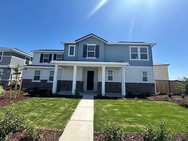 621 Cogburn Cir — Photo 1