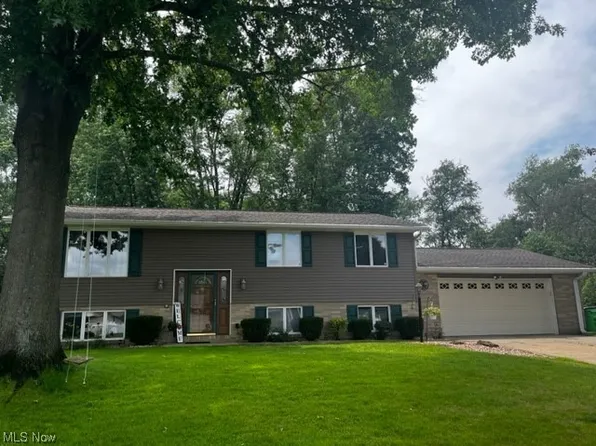 144 10th St NW, Strasburg, OH 44680