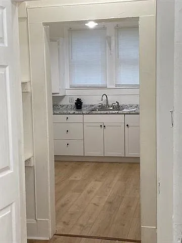 1 bed, 1.0 bath, 967 sqft, $1,200 — Photo 3