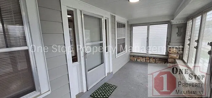 4 bed, 1.5 bath, $1,295 — Photo 3