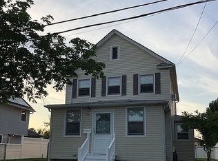 194 9th St, Hicksville, NY 11801