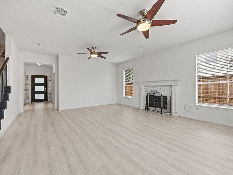 1st image of 211 Aberdeen St