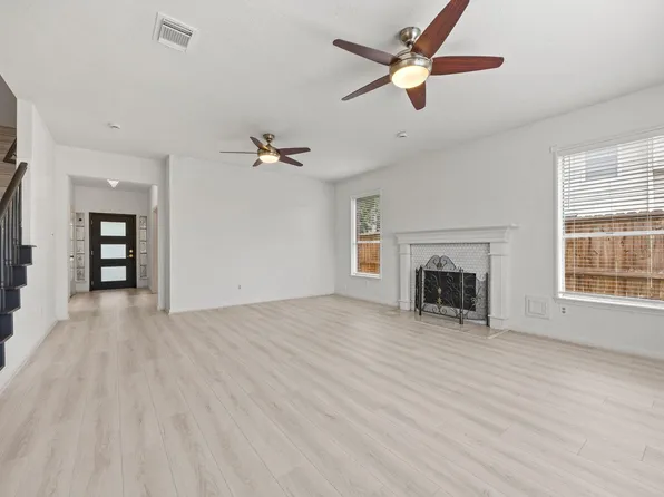 211 Aberdeen St, Stafford, TX 77477