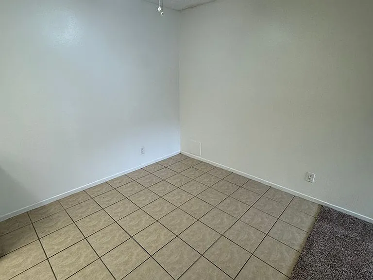 1735 E Washington St #E11 — Photo 8