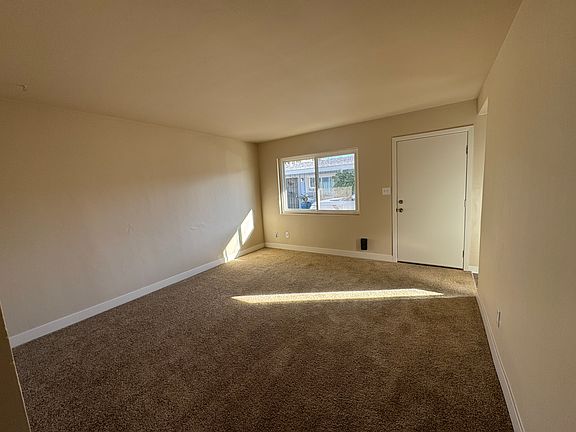 3rd image of 2227 1/2 S Lanoitan Ave S