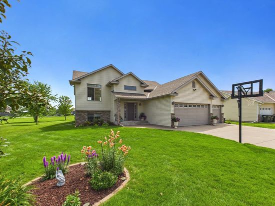 985 Waters Edge Cir, Avon, MN 56310