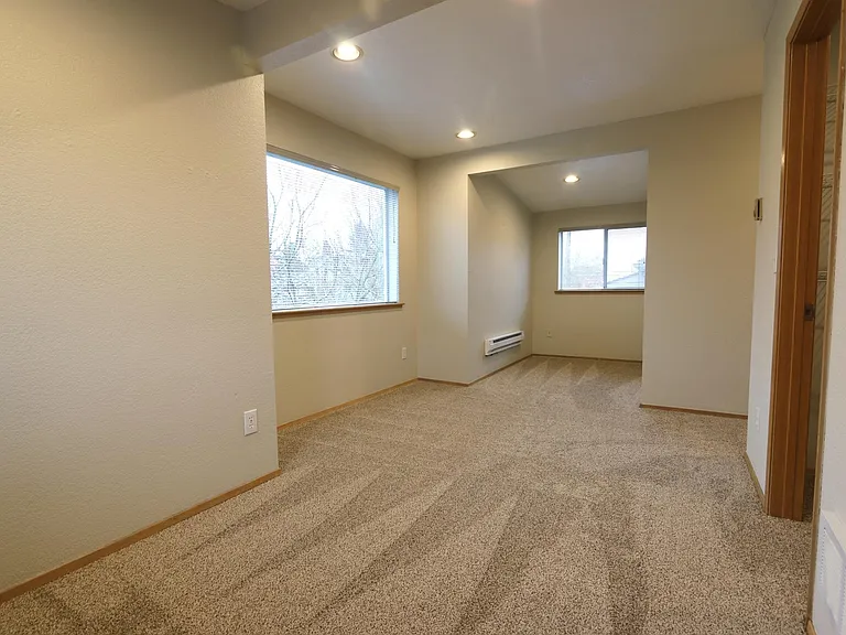 547 NE Ravenna Blvd — Photo 12