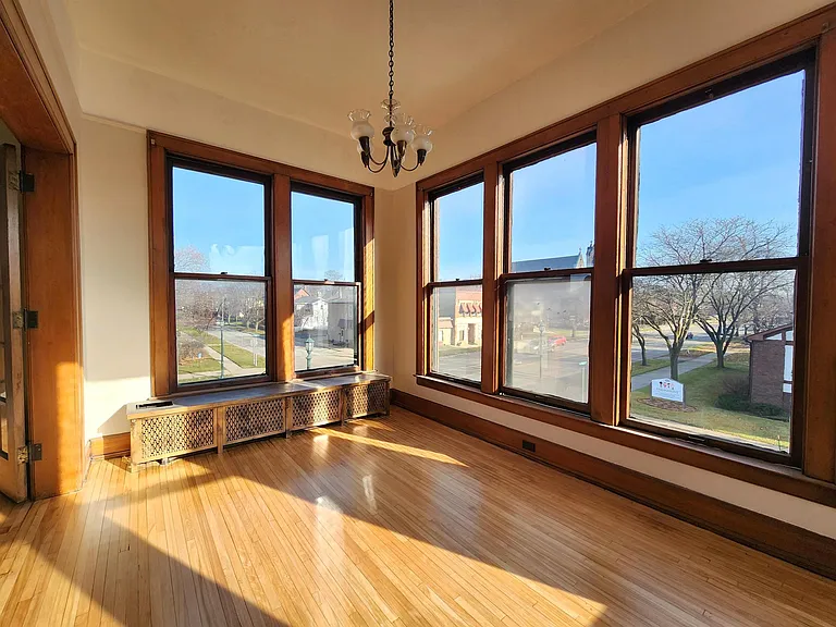 814 Center Ave #C — Photo 4