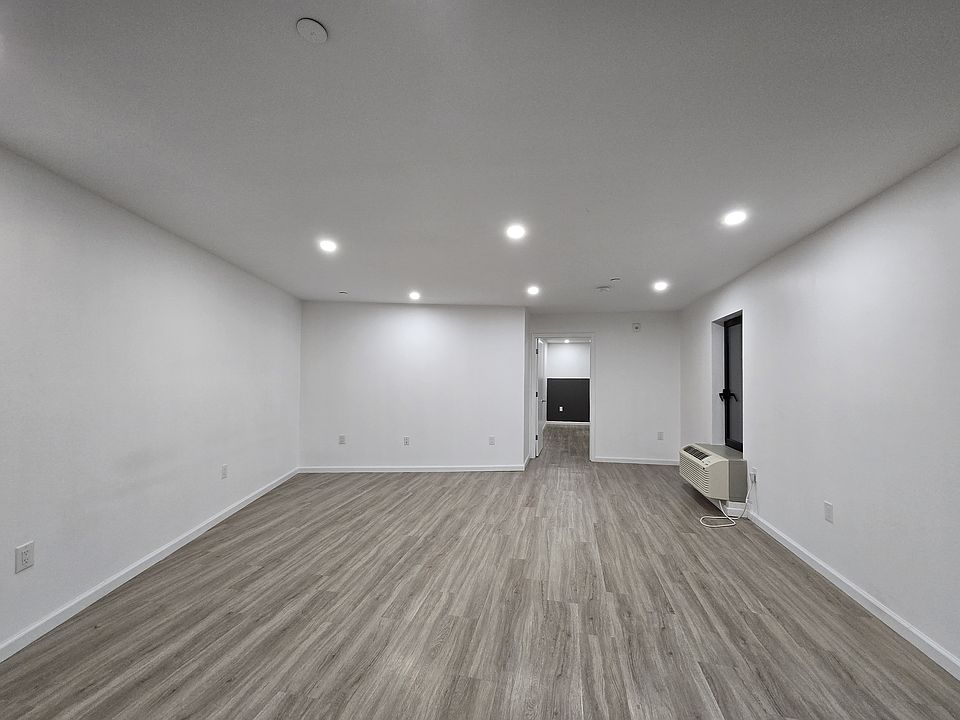 2nd image of 556 Market St #33B
