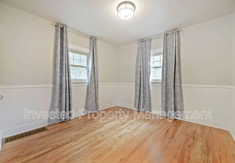 1640 S Marion St — Photo 17