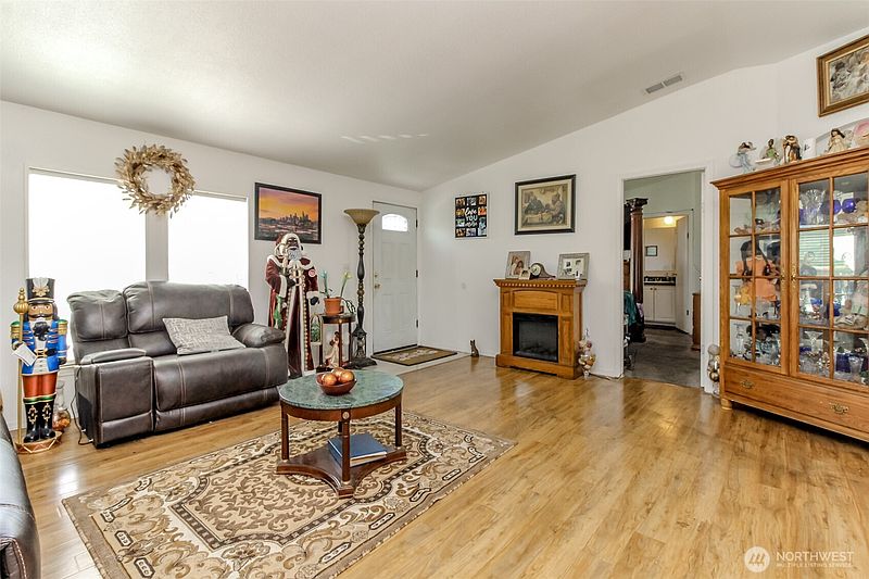 4th image of 8216 19th Avenue E #10