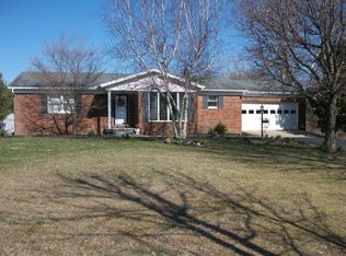 8008 Overlook Ln, Maysville, KY 41056