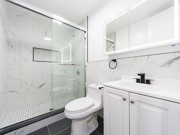 5th image of 161 W 54th St #802A