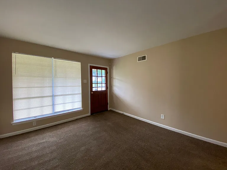 1032 University St — Photo 10