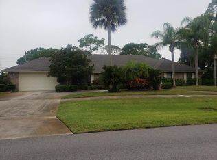 925 Pelican Bay Dr, Daytona Beach, FL 32119