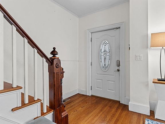 4th image of 226 Essex St
