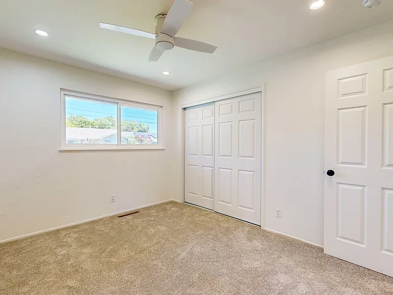 1925 Leafgreen Dr — Photo 28